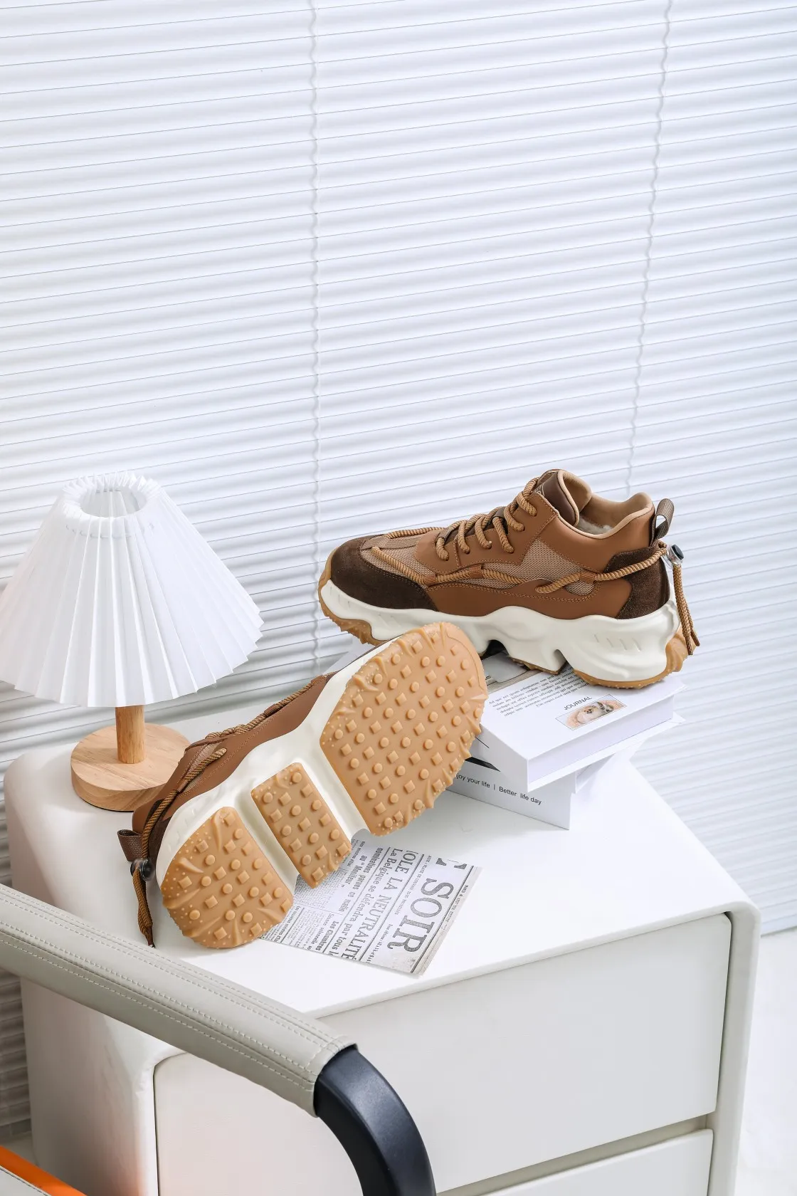 Men's shoes 💰620 IUGGI Heavy-duty thick-soled dad shoes EVA foam outsole Rarely seen on the market Retro version Very good-looking on the feet Mainly because it is so classy All-sheep fur lining Thick sole plate Super soft rebound Model 6081 Men's model 39-44 [issued]